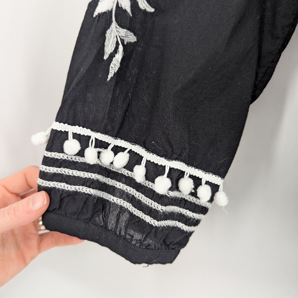 Chicos Romantic Contrast Embroidered Tunic Top Black And White Size Large / 3 - Picture 6 of 10